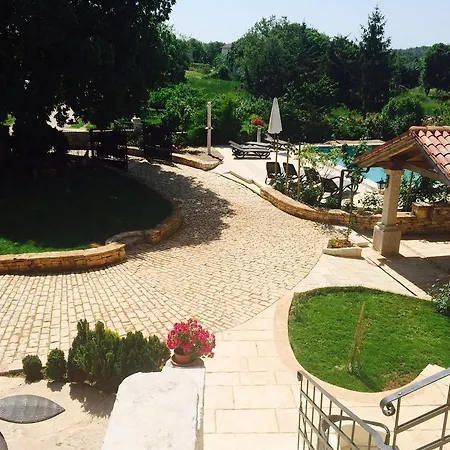 Villa Roses Tinjan